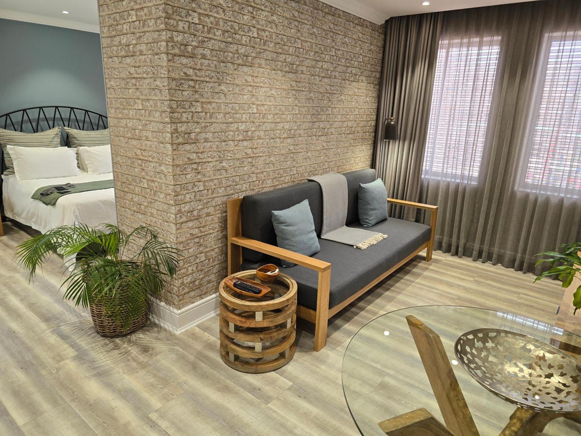Apartment On Sixty6